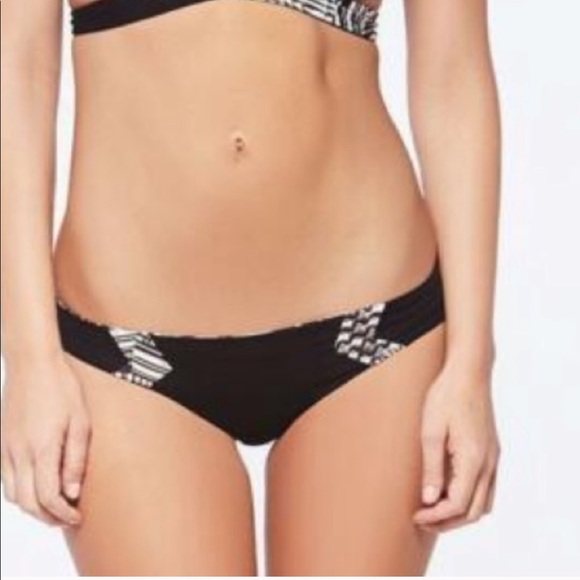 L*Space  Barracuda Reversible Bikini Bottom - Picture 6 of 11